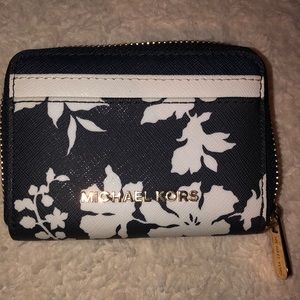 Beautiful Michael kors Wallet thats blue with white details